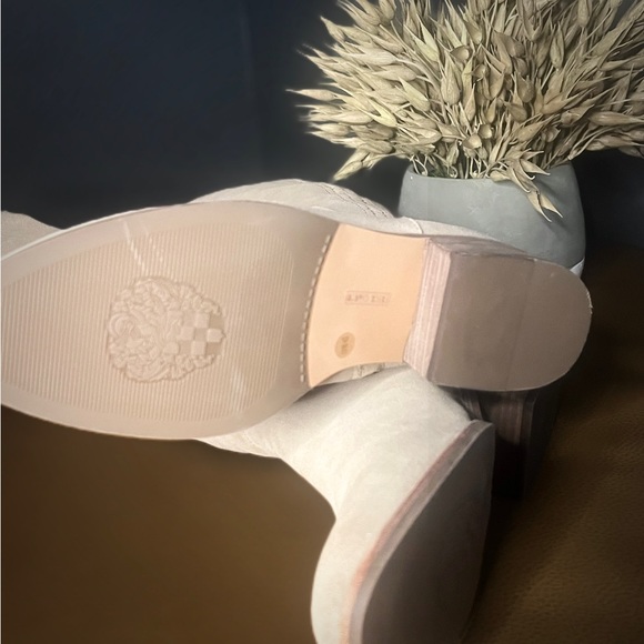 Vince Camuto Caseyl Boot in Tortilla size 10m - Picture 4 of 6